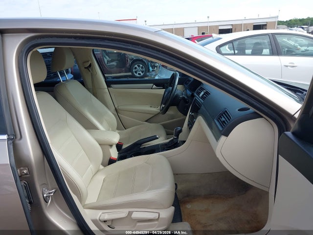 2015 Volkswagen Passat 1.8t Limited Edition მანქანა იყიდება აუქციონზე, vin: 1VWAS7A32FC083094, აუქციონის ნომერი: 44945291