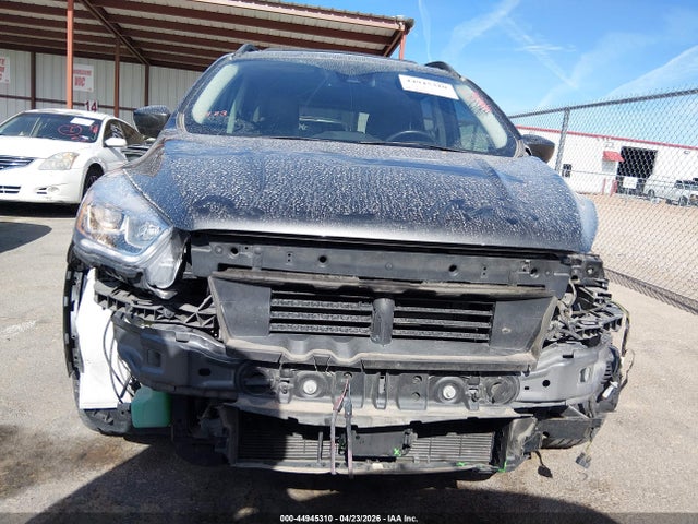 44945310 :رقم المزاد ، 1FMCU0HD0JUB85701 vin ، 2018 Ford Escape Sel مزاد بيع