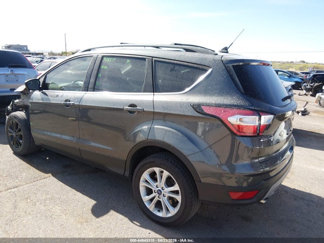 44945310 :رقم المزاد ، 1FMCU0HD0JUB85701 vin ، 2018 Ford Escape Sel مزاد بيع