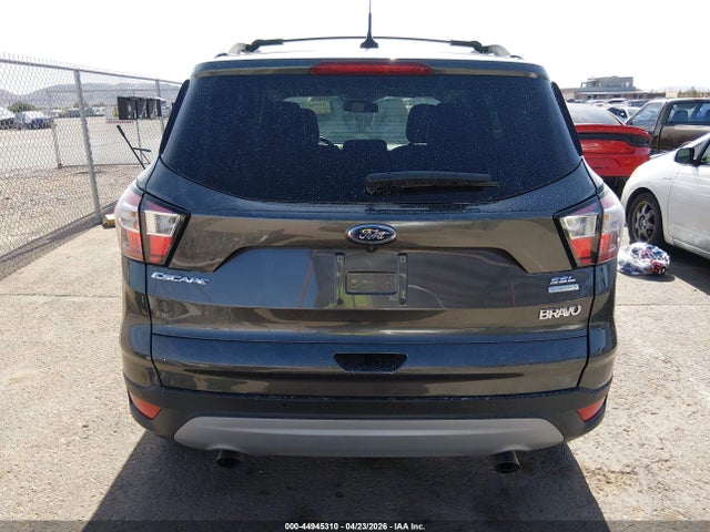 44945310 :رقم المزاد ، 1FMCU0HD0JUB85701 vin ، 2018 Ford Escape Sel مزاد بيع