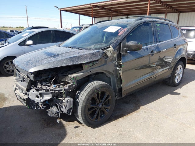44945310 :رقم المزاد ، 1FMCU0HD0JUB85701 vin ، 2018 Ford Escape Sel مزاد بيع