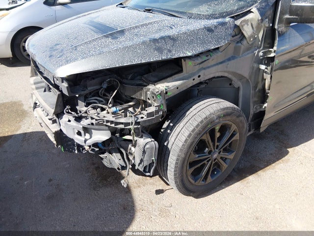 44945310 :رقم المزاد ، 1FMCU0HD0JUB85701 vin ، 2018 Ford Escape Sel مزاد بيع
