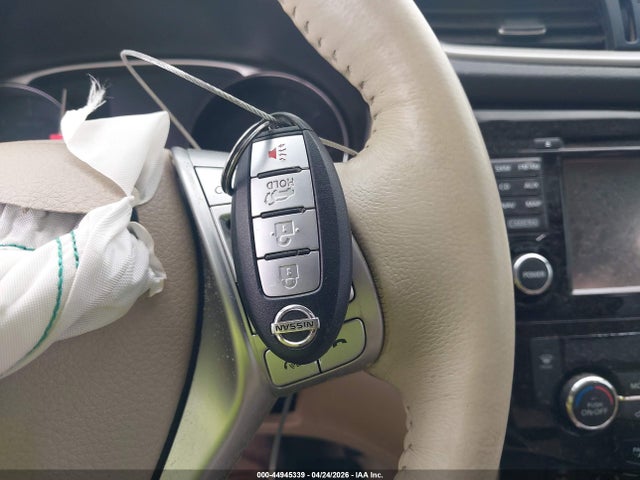 5N1AT2MT6FC864811 Nissan Rogue Sl