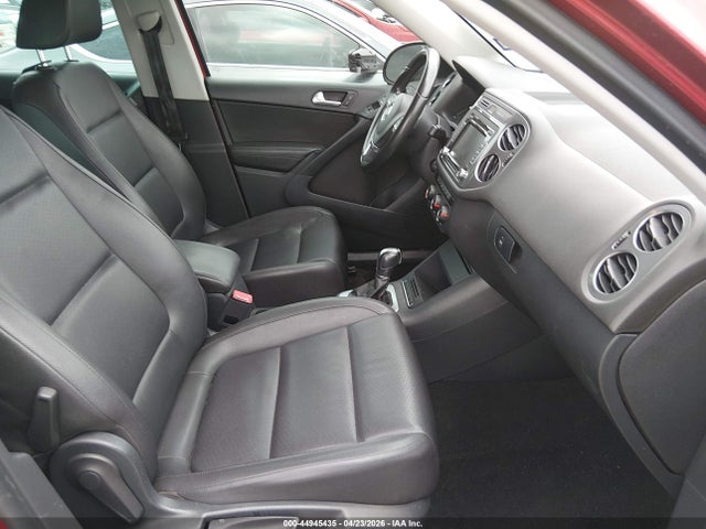 WVGBV7AX3FW073475 Volkswagen TIGUAN SE