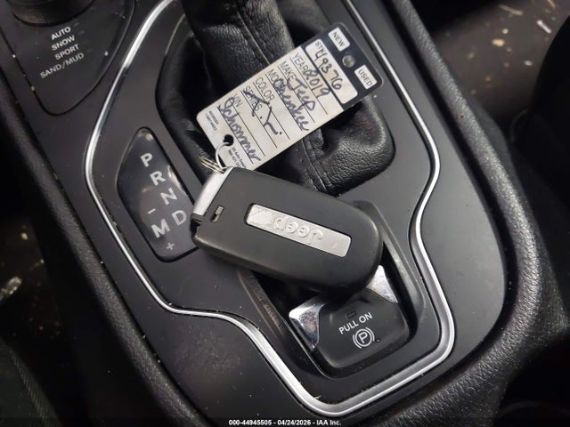 44945505 :رقم المزاد ، 1C4PJMLB7KD418020 vin ، 2019 Jeep Cherokee Latitude Plus 4x4 مزاد بيع