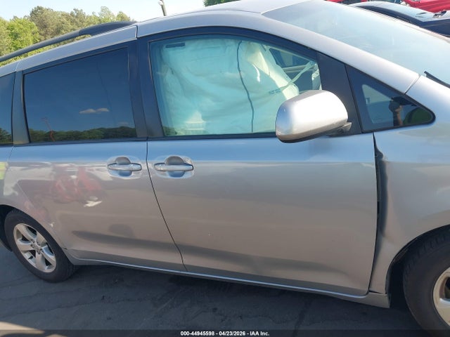 Aukcja sprzedaży 2015 Toyota Sienna Le 8 Passenger, vin: 5TDKK3DC8FS657725, numer aukcji: 44945598