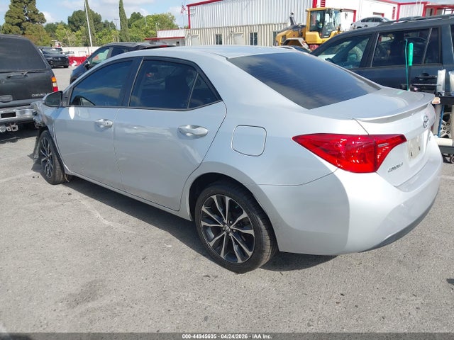 Toyota COROLLA SE 2018 5YFBURHE4JP794543 Image 3