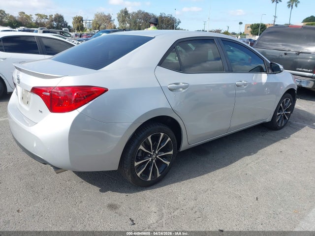 Toyota COROLLA SE 2018 5YFBURHE4JP794543 Image 4