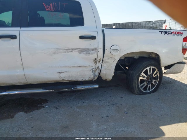 Продажа на аукционе авто 2020 Toyota Tundra Sr5, vin: 5TFDY5F12LX907559, номер лота: 44945728