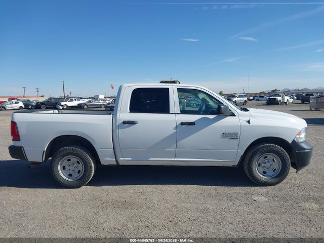 3C6RR7KG2MG713555 RAM 1500 Classic Tradesman 4x4 5&#039;7 Box