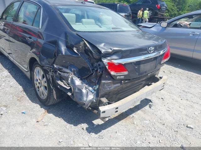 44945762 :رقم المزاد ، 4T1BK3DB2BU393118 vin ، 2011 Toyota Avalon مزاد بيع