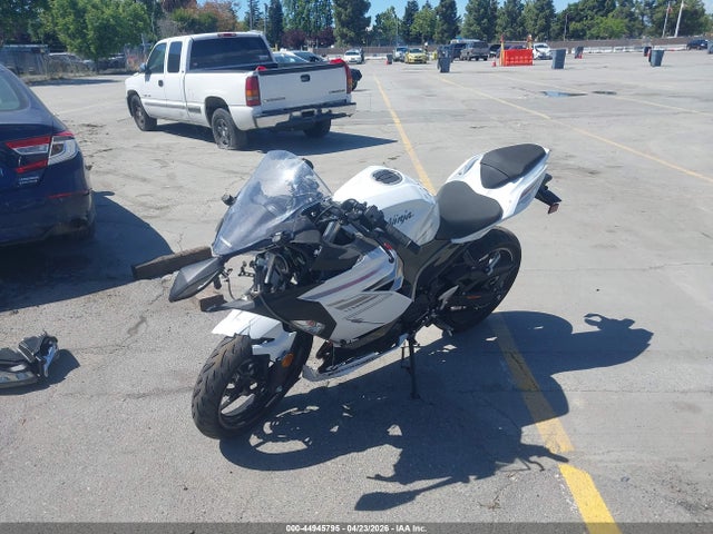 Kawasaki EX400 2023 JKAEXKH1XPDAR4639 Image 2