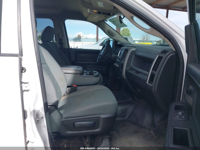 1C6RR7KG1JS300501 RAM 1500 Tradesman 4x4 5&#039;7 Box