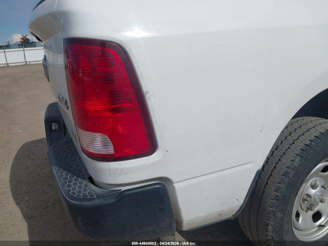 1C6RR7KG1JS300501 RAM 1500 Tradesman 4x4 5&#039;7 Box