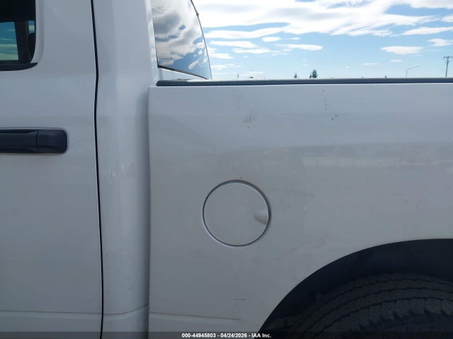 1C6RR7KG1JS300501 RAM 1500 Tradesman 4x4 5&#039;7 Box