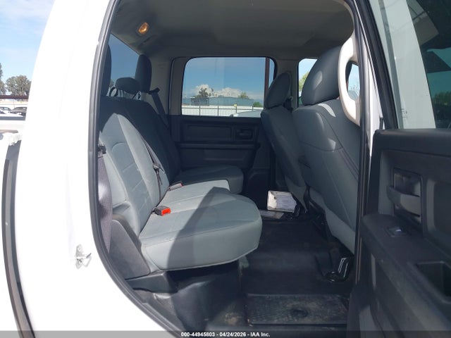 1C6RR7KG1JS300501 RAM 1500 Tradesman 4x4 5&#039;7 Box