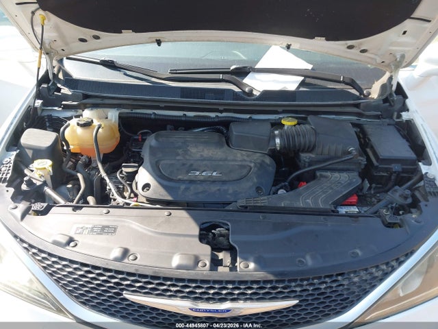 Продажа на аукционе авто 2017 Chrysler Pacifica Touring-l, vin: 2C4RC1BG2HR748572, номер лота: 44945807