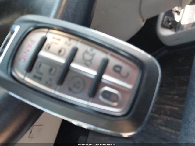 Продажа на аукционе авто 2017 Chrysler Pacifica Touring-l, vin: 2C4RC1BG2HR748572, номер лота: 44945807