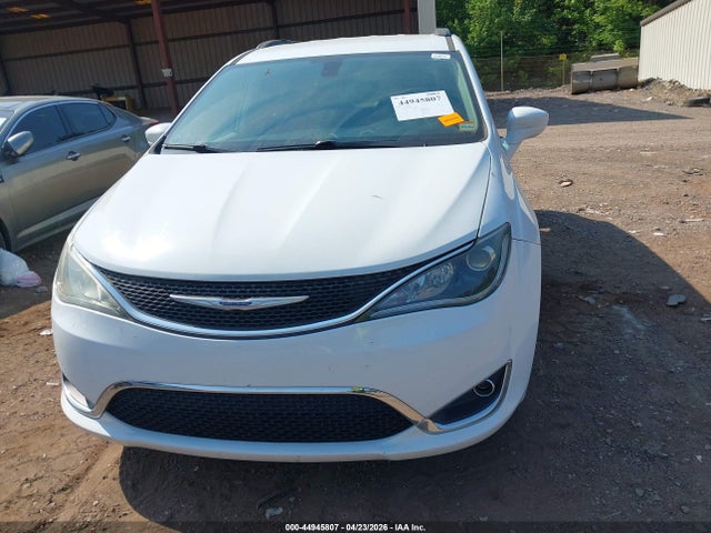Продажа на аукционе авто 2017 Chrysler Pacifica Touring-l, vin: 2C4RC1BG2HR748572, номер лота: 44945807