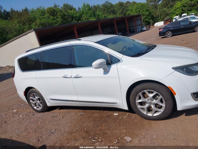 Продажа на аукционе авто 2017 Chrysler Pacifica Touring-l, vin: 2C4RC1BG2HR748572, номер лота: 44945807