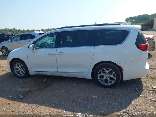 Продажа на аукционе авто 2017 Chrysler Pacifica Touring-l, vin: 2C4RC1BG2HR748572, номер лота: 44945807