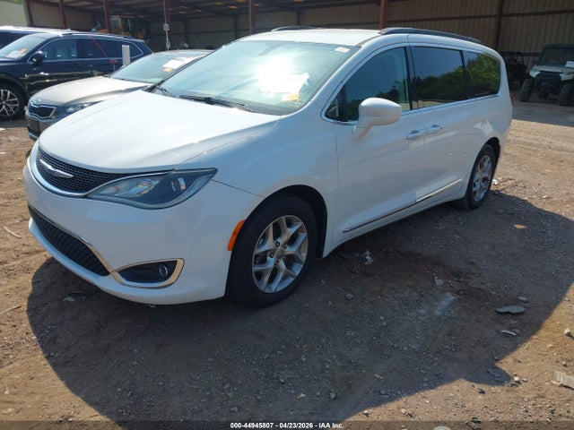 Продажа на аукционе авто 2017 Chrysler Pacifica Touring-l, vin: 2C4RC1BG2HR748572, номер лота: 44945807
