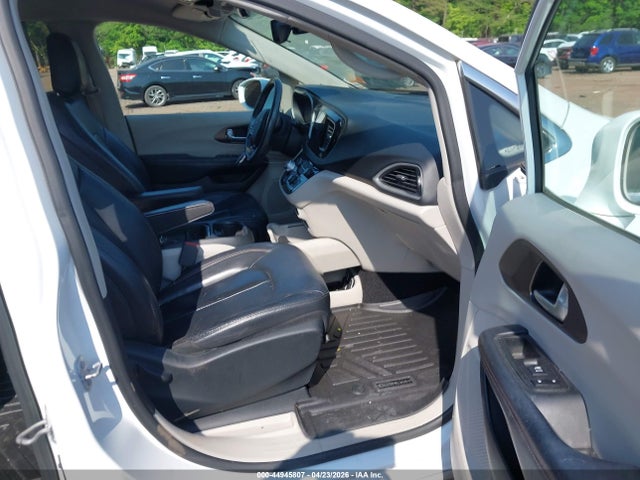 Продажа на аукционе авто 2017 Chrysler Pacifica Touring-l, vin: 2C4RC1BG2HR748572, номер лота: 44945807