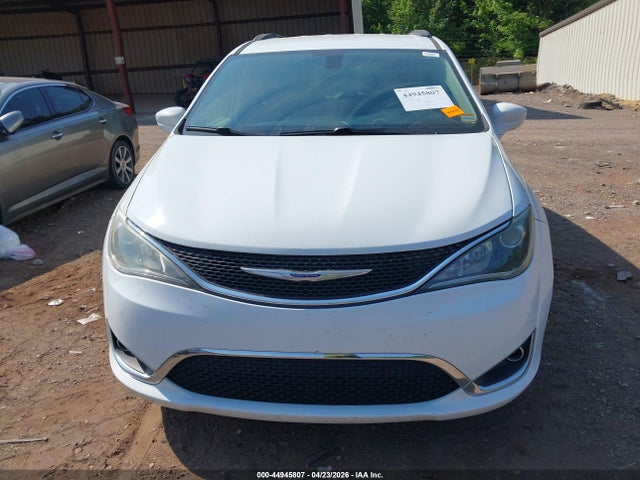 Продажа на аукционе авто 2017 Chrysler Pacifica Touring-l, vin: 2C4RC1BG2HR748572, номер лота: 44945807