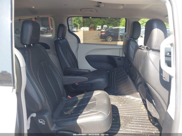 Продажа на аукционе авто 2017 Chrysler Pacifica Touring-l, vin: 2C4RC1BG2HR748572, номер лота: 44945807
