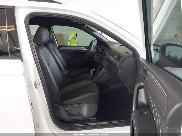 2022 Volkswagen Tiguan 2.0t Se R-line Black მანქანა იყიდება აუქციონზე, vin: 3VV8B7AX1NM072252, აუქციონის ნომერი: 44945827