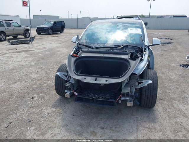 Продажа на аукционе авто 2022 Tesla Model Y Long Range Dual Motor All-wheel Drive, vin: 7SAYGAEE6NF388775, номер лота: 44945834
