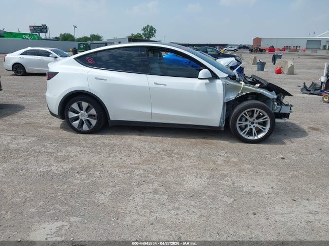 Продажа на аукционе авто 2022 Tesla Model Y Long Range Dual Motor All-wheel Drive, vin: 7SAYGAEE6NF388775, номер лота: 44945834