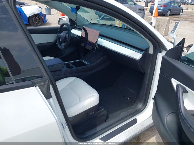Продажа на аукционе авто 2022 Tesla Model Y Long Range Dual Motor All-wheel Drive, vin: 7SAYGAEE6NF388775, номер лота: 44945834