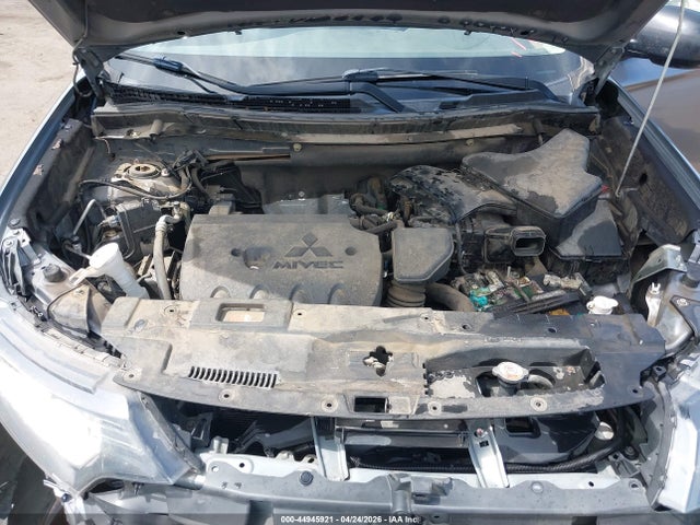 JA4AZ3A30KJ000494 Mitsubishi Outlander Es