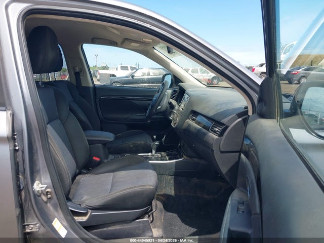 JA4AZ3A30KJ000494 Mitsubishi Outlander Es