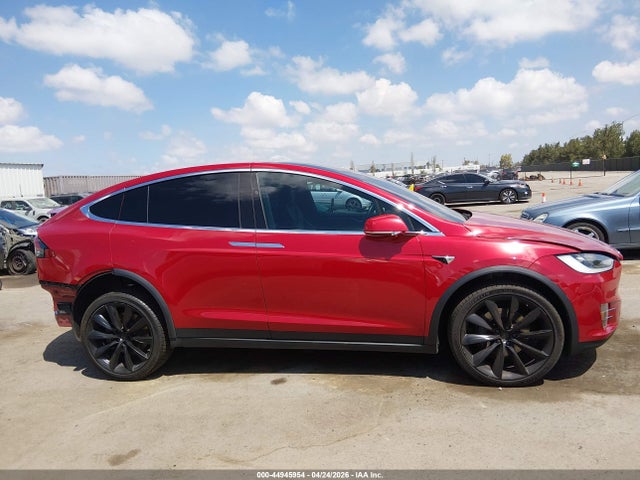 44945954 :رقم المزاد ، 5YJXCDE22JF102149 vin ، 2018 Tesla Model X 100d/75d/p100d مزاد بيع