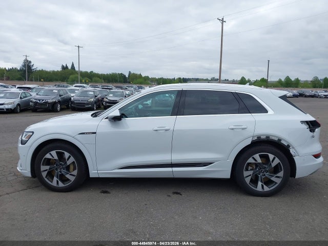 2023 Audi E-tron Premium Plus Quattro მანქანა იყიდება აუქციონზე, vin: WA1LABGE1PB024467, აუქციონის ნომერი: 44945974