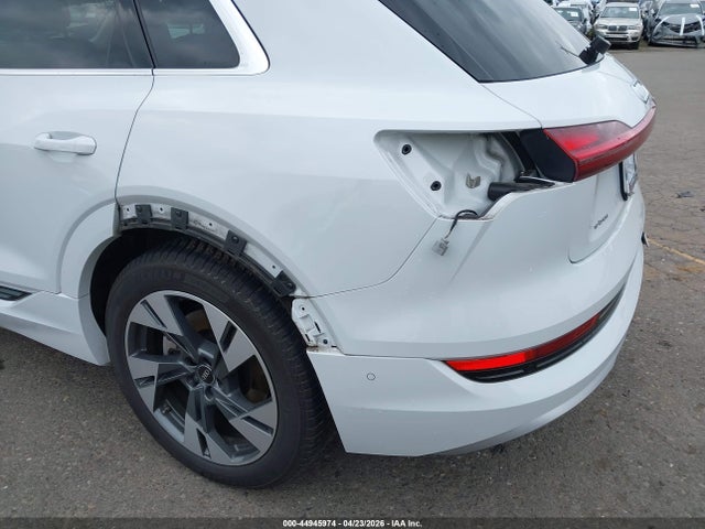 2023 Audi E-tron Premium Plus Quattro მანქანა იყიდება აუქციონზე, vin: WA1LABGE1PB024467, აუქციონის ნომერი: 44945974