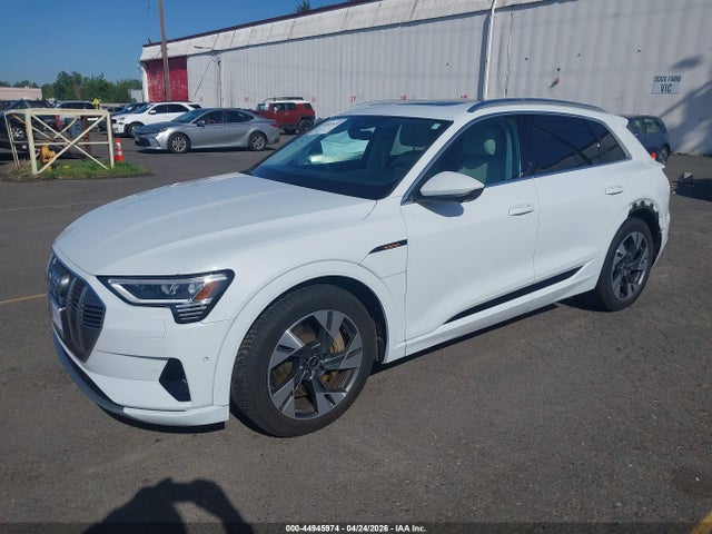 2023 Audi E-tron Premium Plus Quattro მანქანა იყიდება აუქციონზე, vin: WA1LABGE1PB024467, აუქციონის ნომერი: 44945974