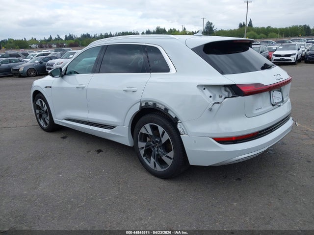 2023 Audi E-tron Premium Plus Quattro მანქანა იყიდება აუქციონზე, vin: WA1LABGE1PB024467, აუქციონის ნომერი: 44945974