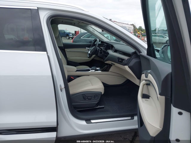 2023 Audi E-tron Premium Plus Quattro მანქანა იყიდება აუქციონზე, vin: WA1LABGE1PB024467, აუქციონის ნომერი: 44945974