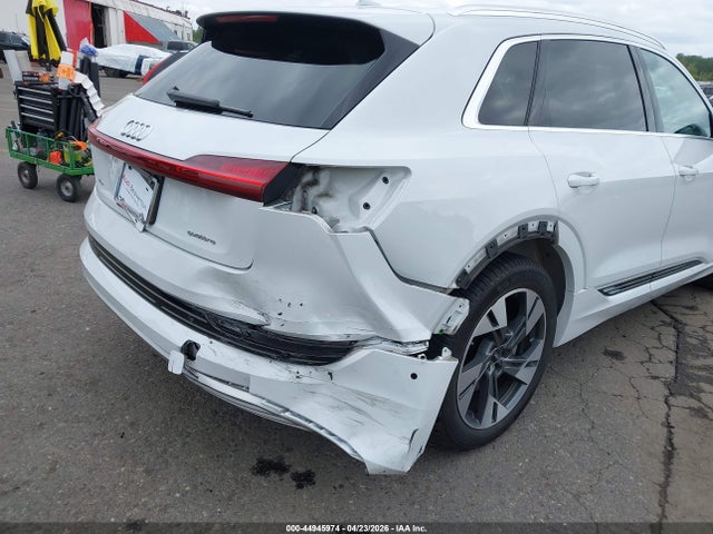2023 Audi E-tron Premium Plus Quattro მანქანა იყიდება აუქციონზე, vin: WA1LABGE1PB024467, აუქციონის ნომერი: 44945974
