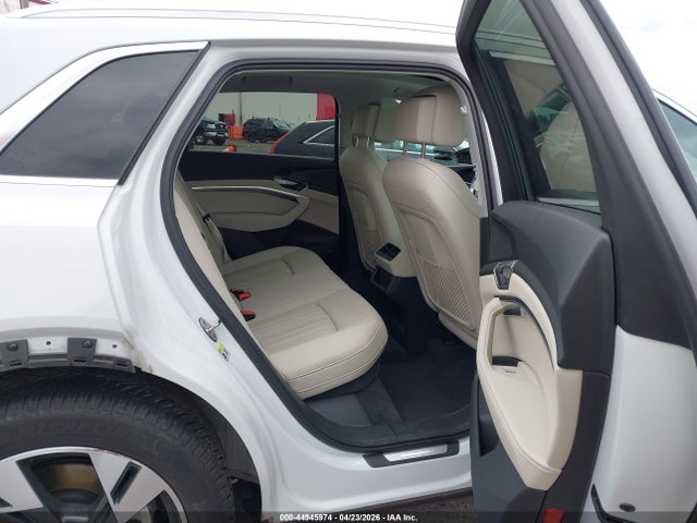 2023 Audi E-tron Premium Plus Quattro მანქანა იყიდება აუქციონზე, vin: WA1LABGE1PB024467, აუქციონის ნომერი: 44945974