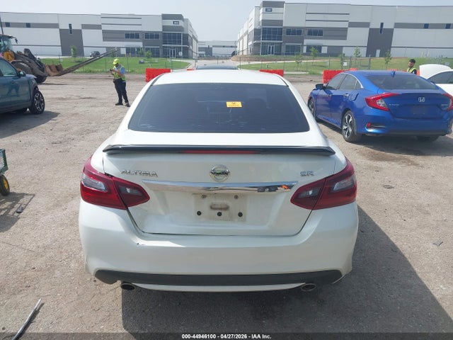 2017 Nissan Altima 2.5 Sr მანქანა იყიდება აუქციონზე, vin: 1N4AL3AP2HC225335, აუქციონის ნომერი: 44946100