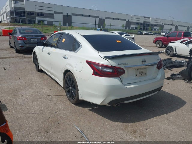 2017 Nissan Altima 2.5 Sr მანქანა იყიდება აუქციონზე, vin: 1N4AL3AP2HC225335, აუქციონის ნომერი: 44946100