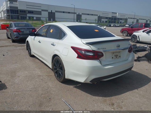 2017 Nissan Altima 2.5 Sr მანქანა იყიდება აუქციონზე, vin: 1N4AL3AP2HC225335, აუქციონის ნომერი: 44946100