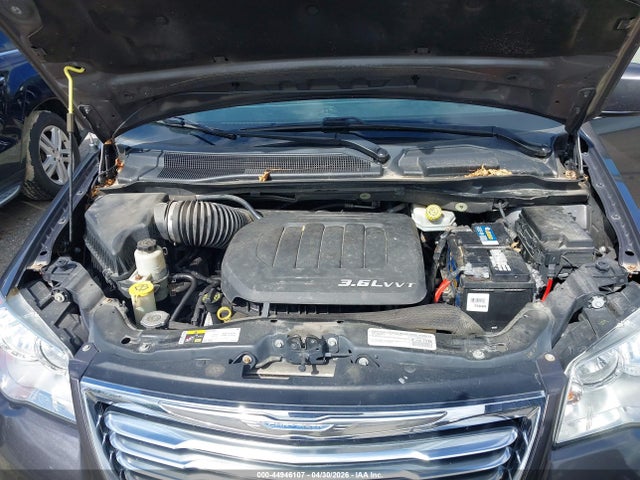 2015 Chrysler Town & Country Touring მანქანა იყიდება აუქციონზე, vin: 2C4RC1BGXFR538136, აუქციონის ნომერი: 44946107