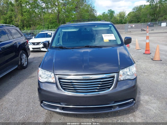 2015 Chrysler Town & Country Touring მანქანა იყიდება აუქციონზე, vin: 2C4RC1BGXFR538136, აუქციონის ნომერი: 44946107