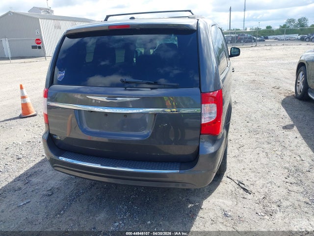 2015 Chrysler Town & Country Touring მანქანა იყიდება აუქციონზე, vin: 2C4RC1BGXFR538136, აუქციონის ნომერი: 44946107
