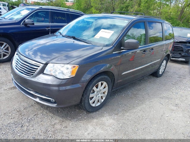 2015 Chrysler Town & Country Touring მანქანა იყიდება აუქციონზე, vin: 2C4RC1BGXFR538136, აუქციონის ნომერი: 44946107